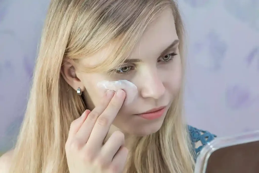 چه ترکیباتی در ضدآفتاب برای پوست‌های خشک و لک دار، مضر است؟